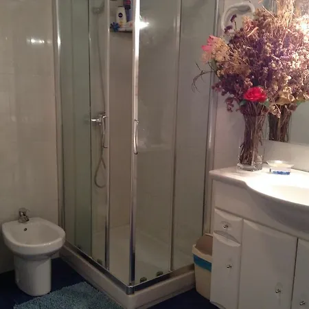 Ira Guest house *